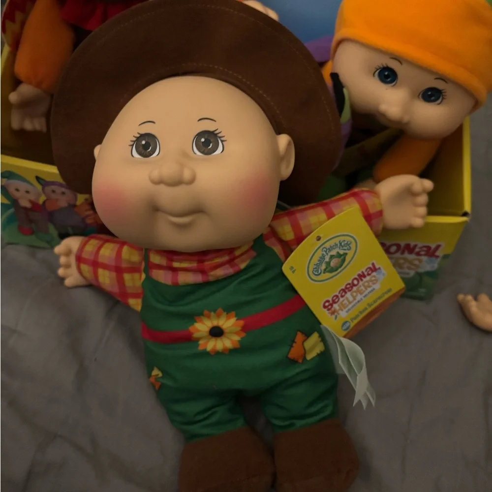 Cabbage Patch Kids Seasonal Friends Doll Set - Picture 4 of 8